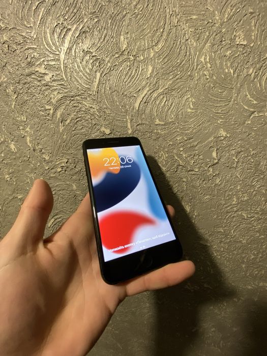 Продам айфон 7+