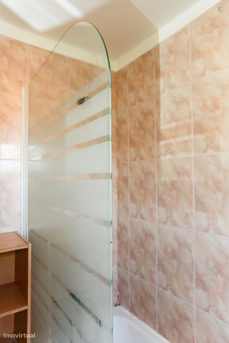 Quarto - localizado em Montes Claros Coimbra