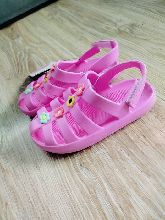 Sandałki dla dziewczynki