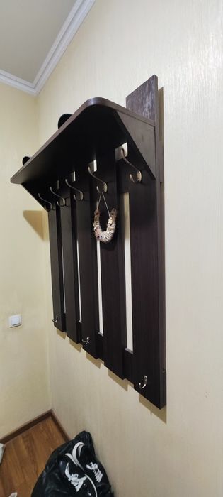 Вішалка настінна для одягу щит