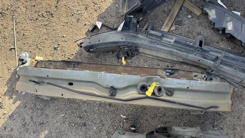 Передній підсилювач Ford Fiesta mk7 usa
