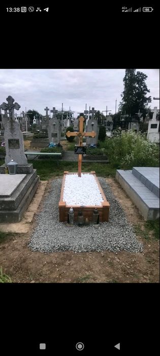Надгробок. Загородка дерев'яна на могилу, гріб, кладовище, цвинтар.