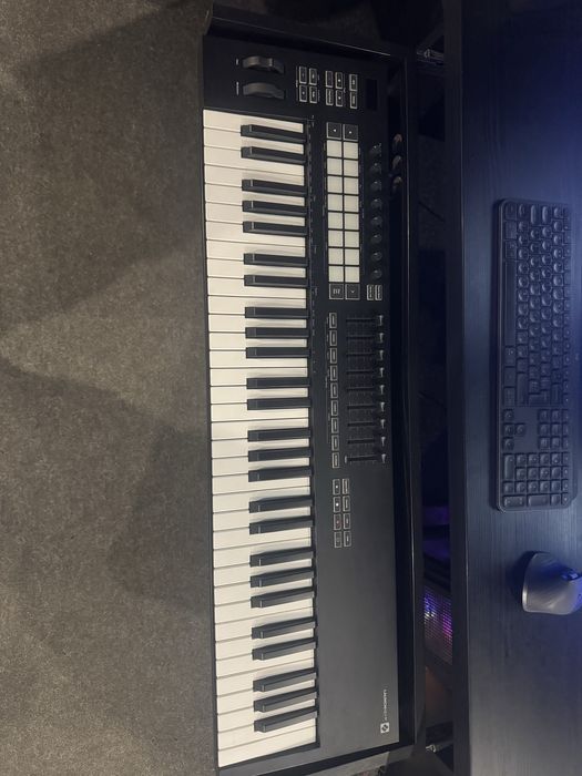 Міді клавіатура Novation Launchkey 61  mk3