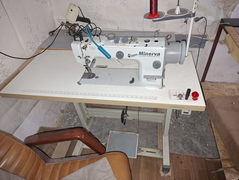 Промышленная швейная машина Минерва шагающая.