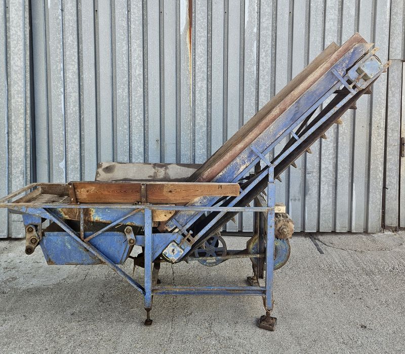 Stół taśmowy z dozownikiem, taśmociąg