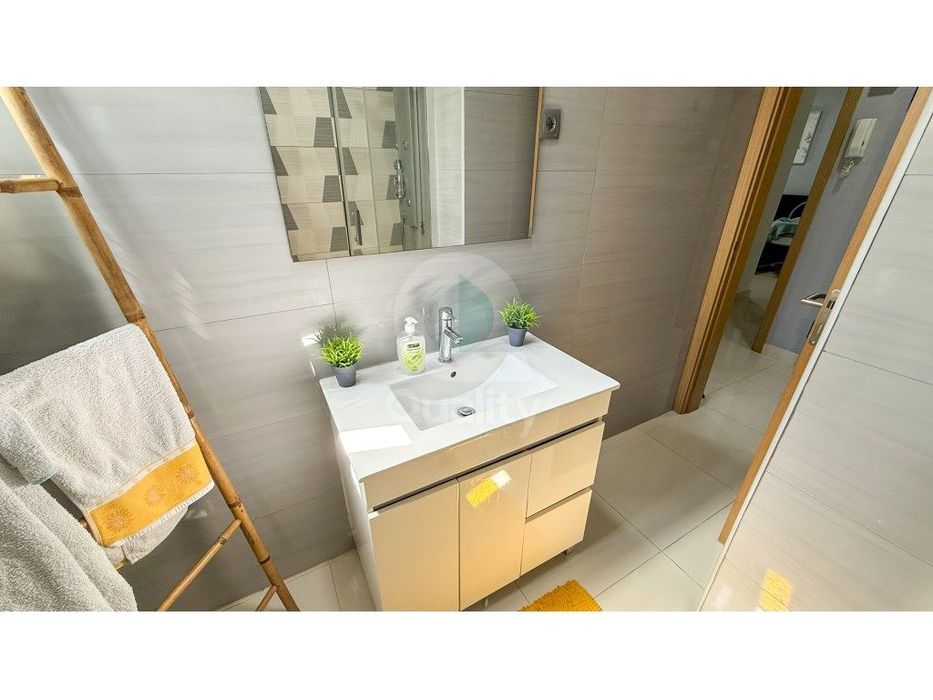 Apartamento T3 convertido em T2 na Verderena