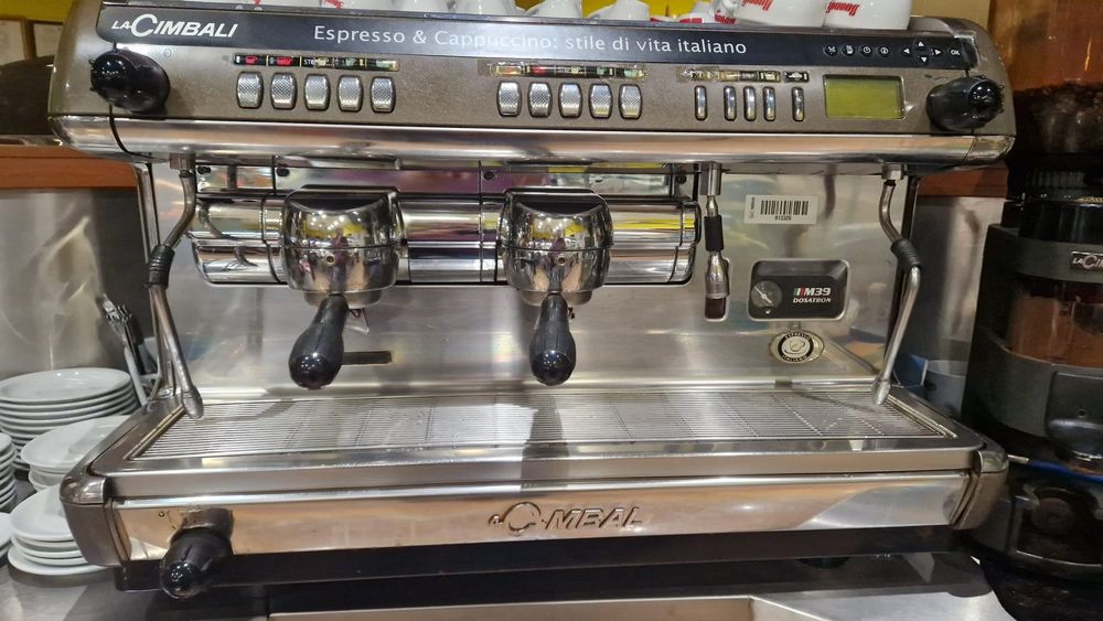 Máquina de café industrial cimbali M39 tpi de gama na sua epoca.