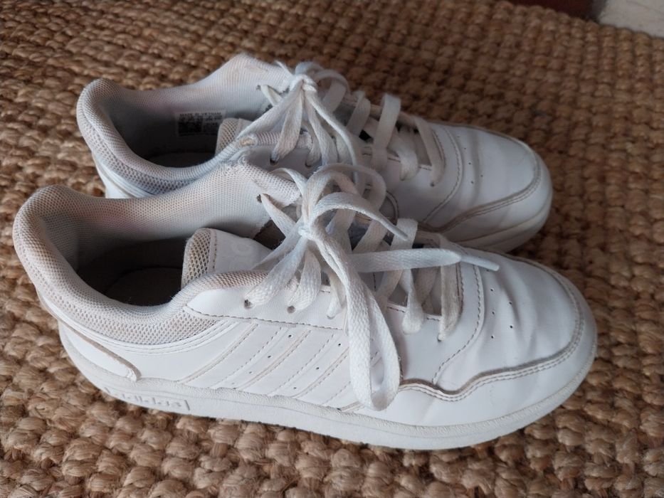 Ténis Adidas brancos