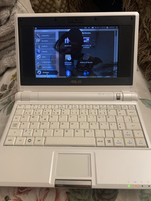 Asus Eee PC with Linux Ubuntu430451581581404162