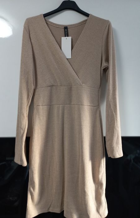 Sukienka dzianinowa beżowa