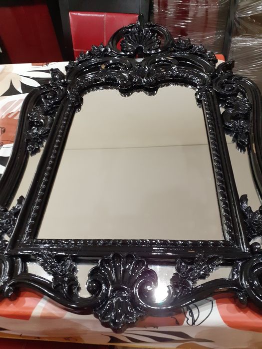 Conjunto cadeirão e espelho em lacado preto