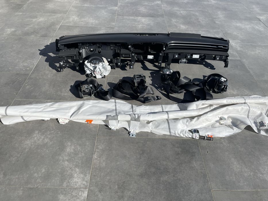 Hyundai Tucson IV konsola deska pasy kurtyna
