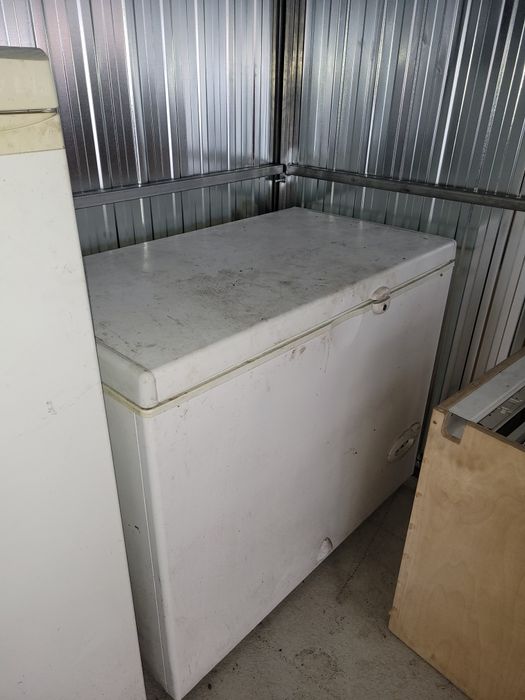 Duża zamrażarka otwierana do góry