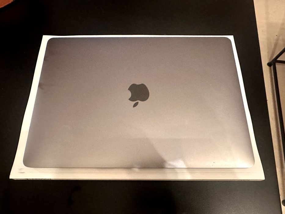 MacBook Air retina 13 inch 2019 8GB