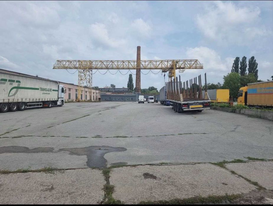 Здається в оренду козловий кран та площадка