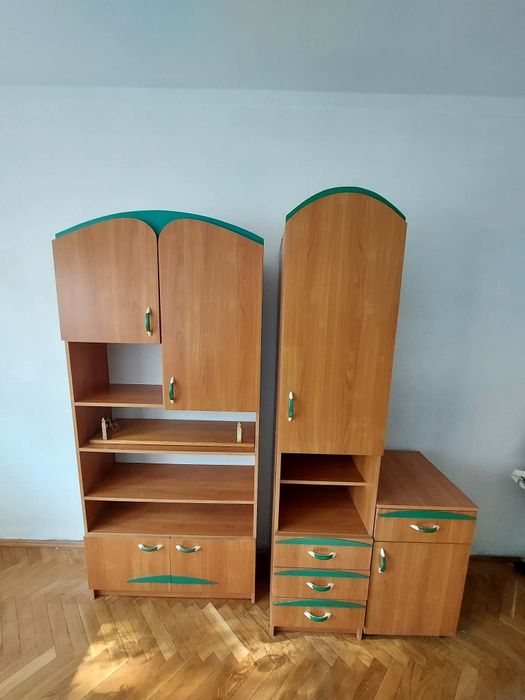 Sprzedam bardzo ładny komplet mebli. Meble w bardzo dobrym stanie. Cena 250  do negocjacji .Zapraszam.