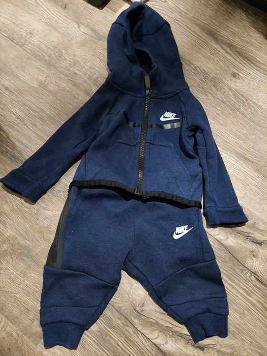 Dresik nike r 62