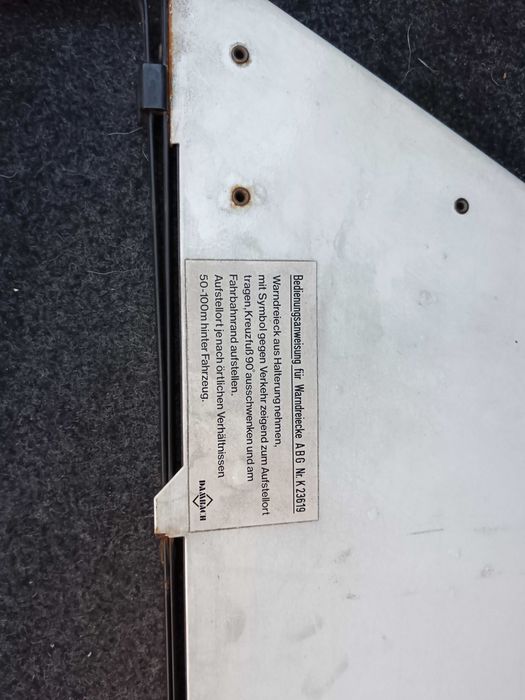 Triângulo pré sinalização Mercedes