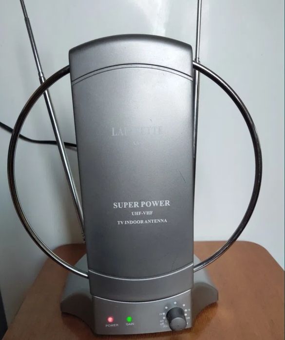 Тюнер, антенна, ТВ — в подарок.