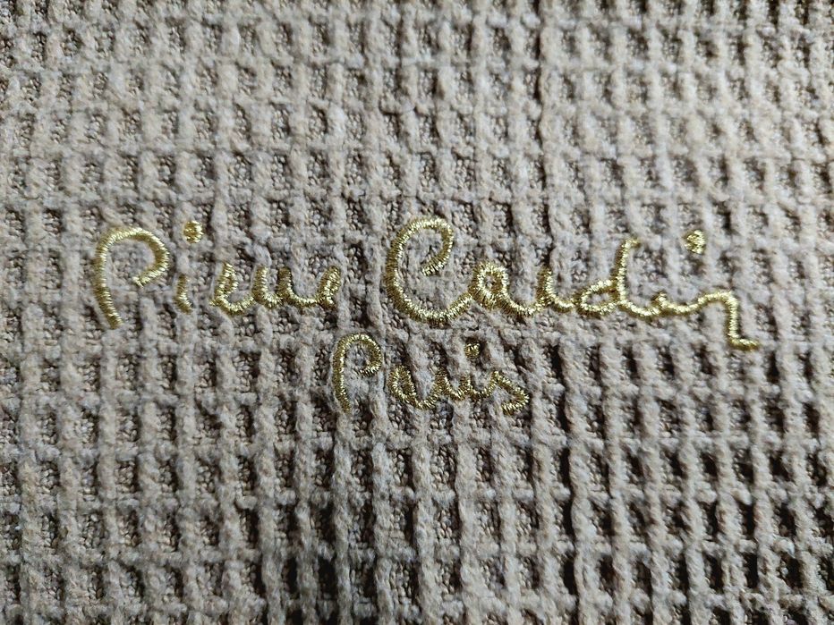 Manta Pierre Cardin