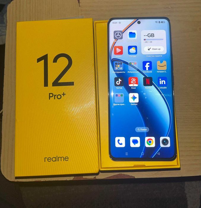 Телефон Realme 12 Pro Plus 5G