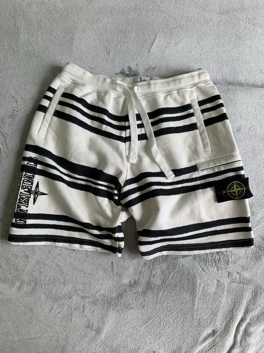 Шорти stone island x supreme