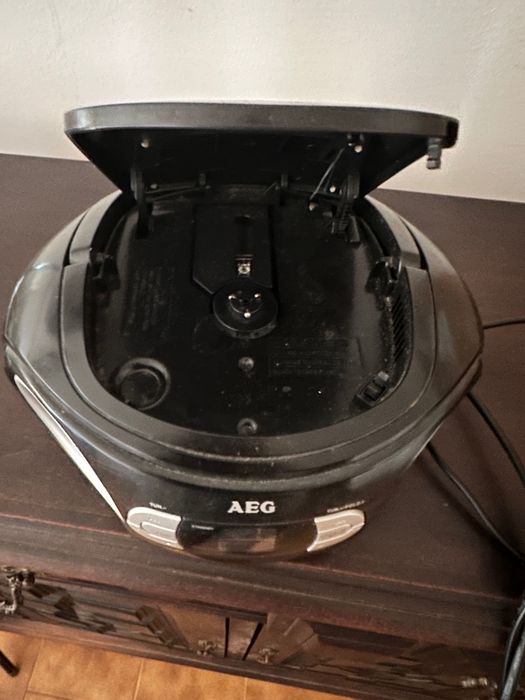 Rádio Boombox AEG SR 4374 (CD / MP3 / USB) – Como Novo