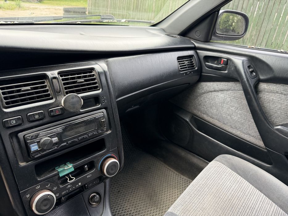 Toyota Carina E у гарному стані!