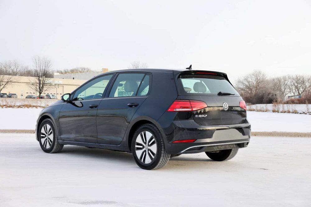 Volkswagen e-Golf      2019