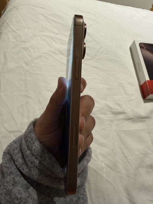 Iphone 16 pro max desert titanium