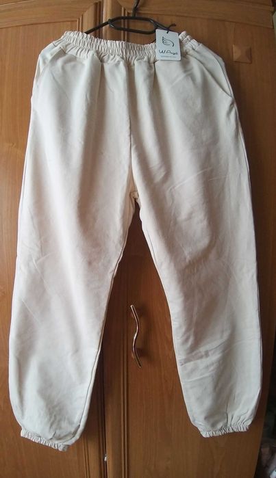 Spodnie sportowe jasny beż roz. XL