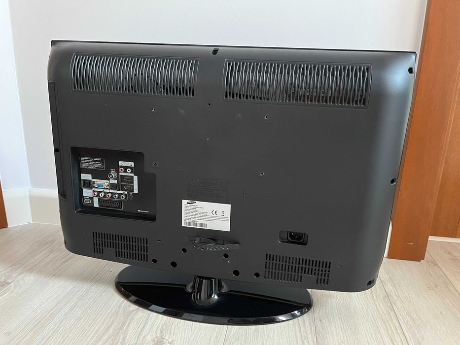 telewizor Samsung 26 cali - LE26B450C4W - stan idealny