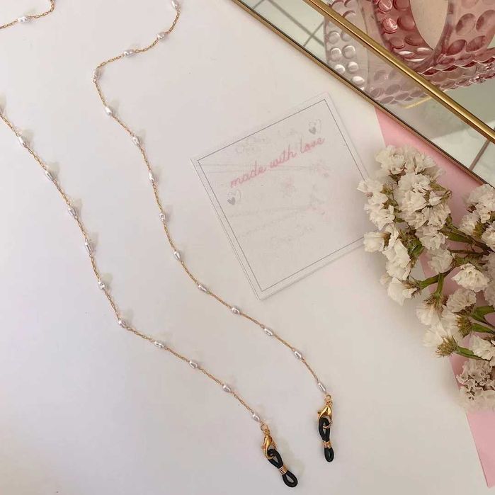 Peças de bijuteria feitas à mão