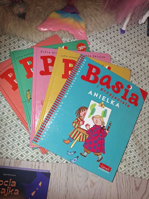 Domek dla lalek Einhorn, Myszki Minnie, zestaw książek ,,Basia" i inne