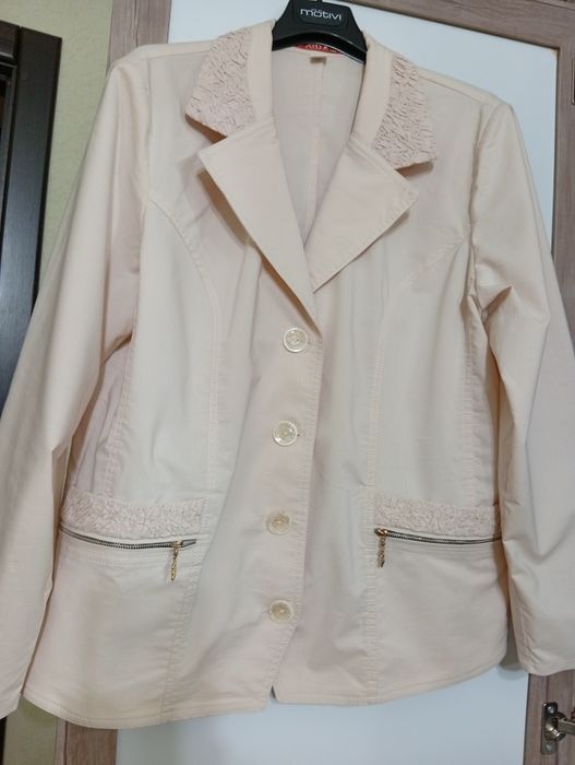 Жіночий жакет, розмір 54