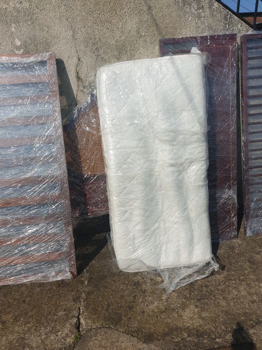 Cama de bebê antiga NOVA