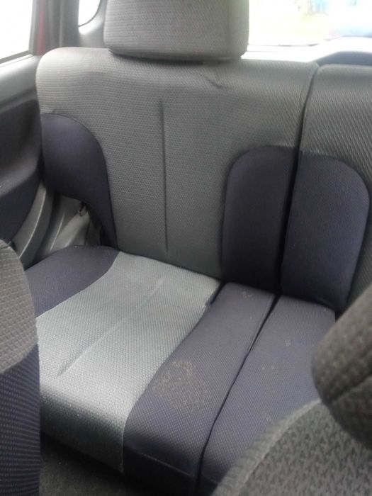 Автомобиль Дайхатсу.  Малолитражка. 2000 год выпуска