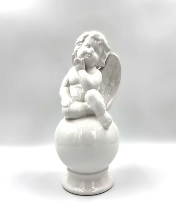 Figura anioł na kuli, biała figura do domu, dekoracja do domu, prezent