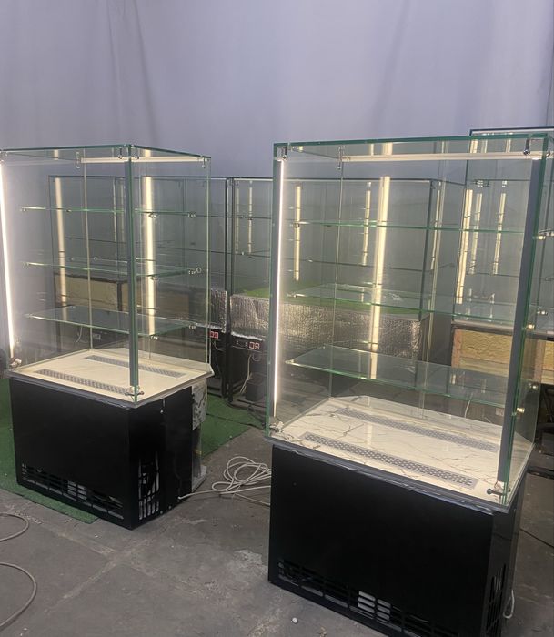 Холодильник витрина Вертикальный узкий холодильный шкаф Кондитерский к