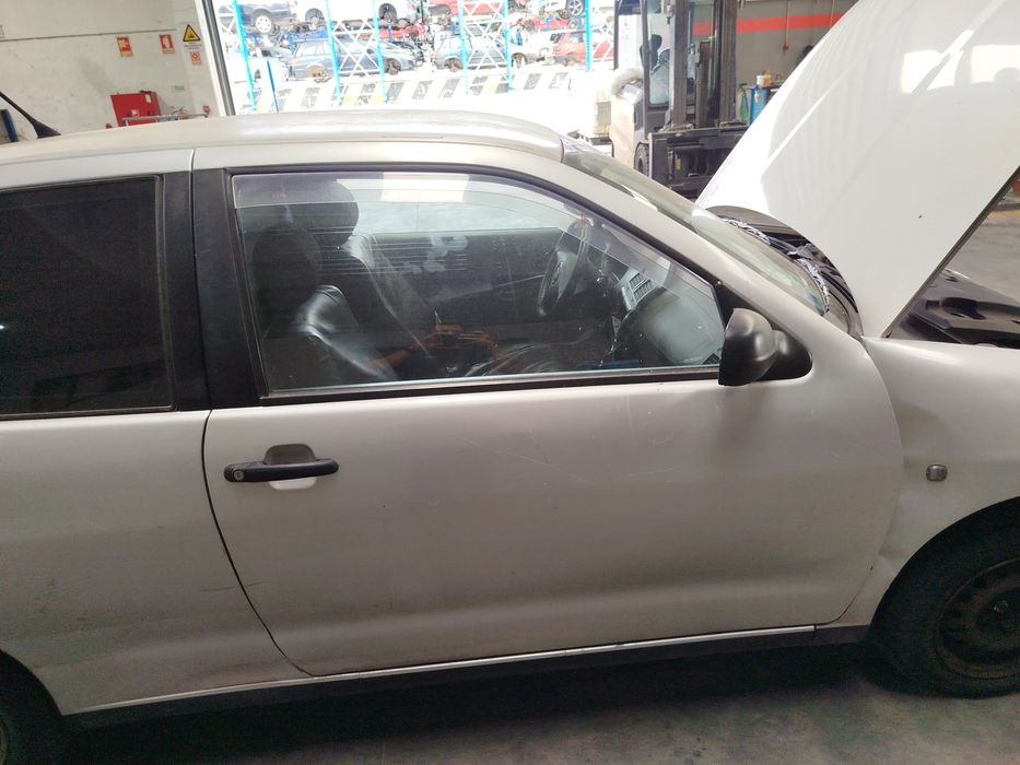 Porta frente direita SEAT Ibiza II (6K1)
