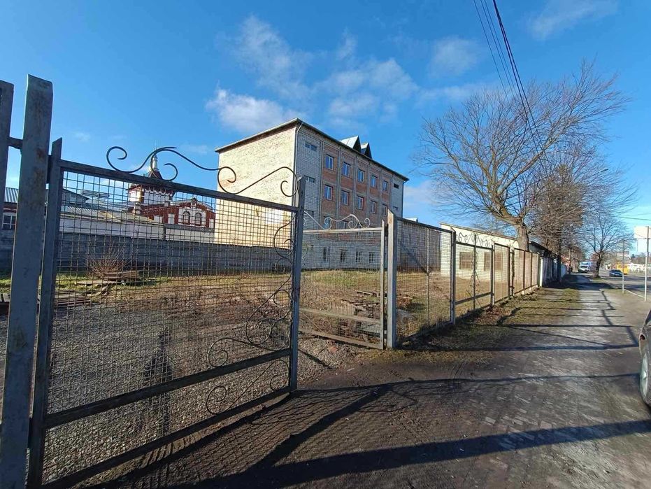 Продаж великої комерційної будівлі + земля приватизована, м. Дрогобич!