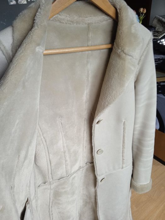 Belo casaco em pele de carneiro