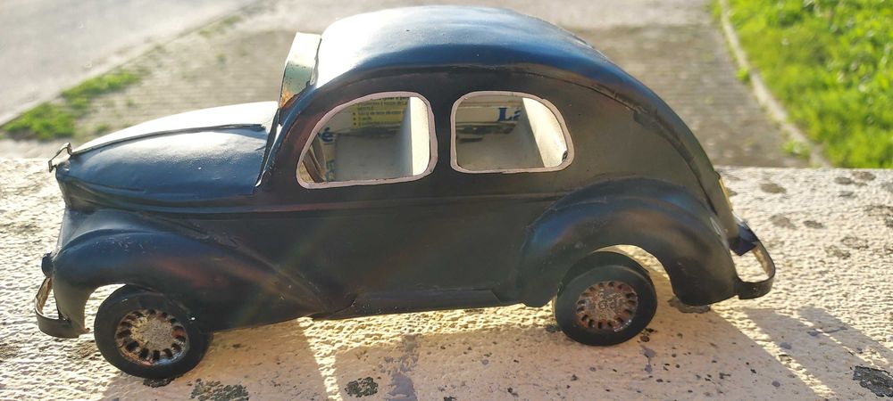 Viatura preta em lata para colecionadores