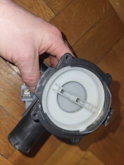 Oryginały filtr pompy pralki BOSCH MAXX z roku 2002 - sprawny