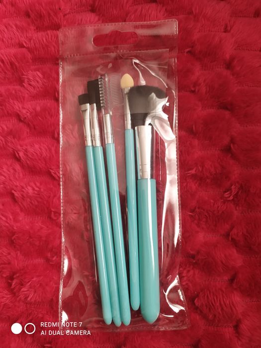 Zestaw akcesoriów do makijażu