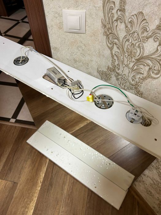 Дзеркало з полицею та підсвіткою у ванну кімнату 80х80 з дефектами