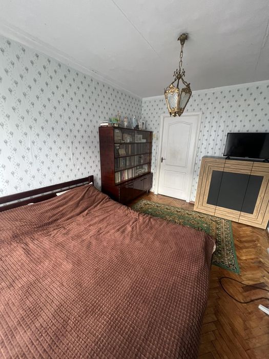 Продаж 4х кімнатної квартири в районі 8-9 школи