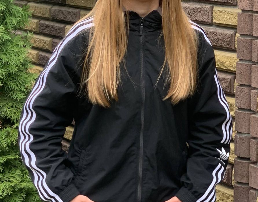 вітровка adidas жіноча