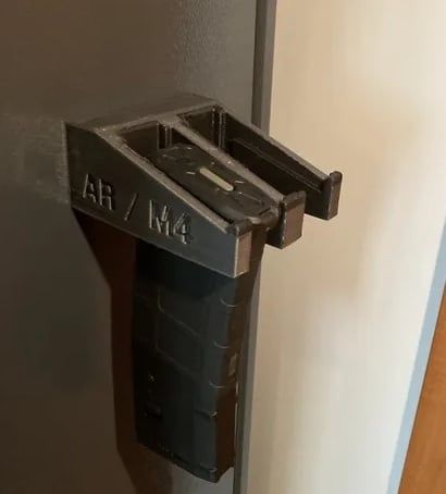 Uchwyt magnetyczny na magazynki AR-15