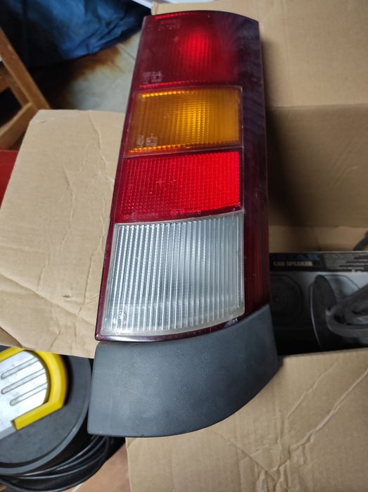 Farolim traseiro direito para Renault 5.